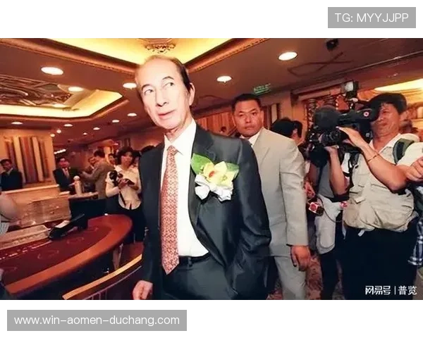 何鸿燊曾经拥有的赌场总数以及这些赌场对澳门经济的贡献情况